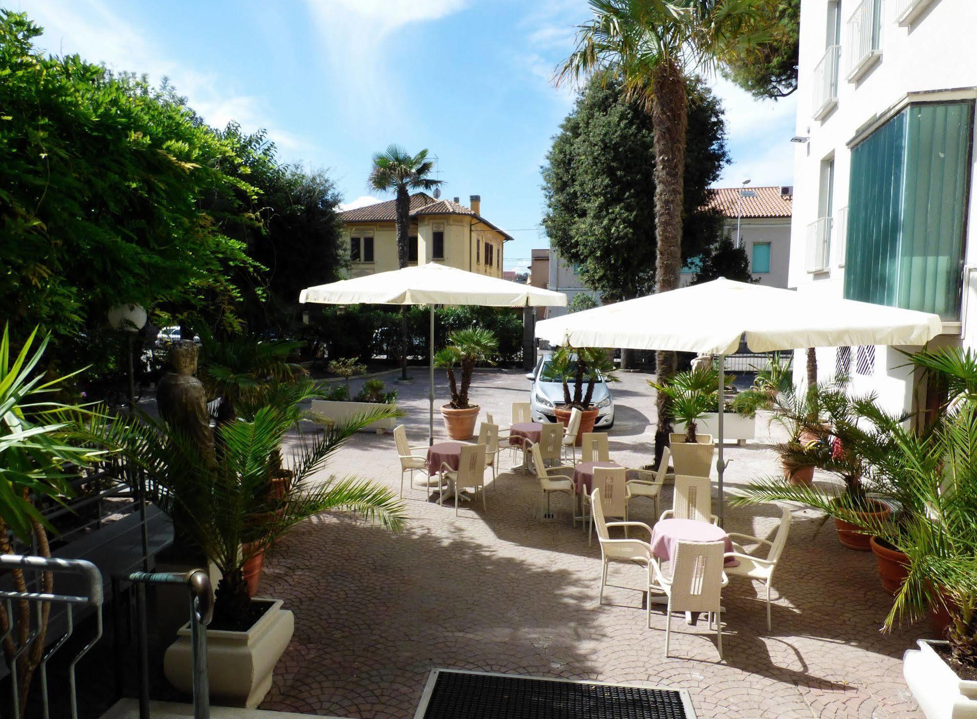 Hotel Cristallo Σενιγκάλια Εξωτερικό φωτογραφία