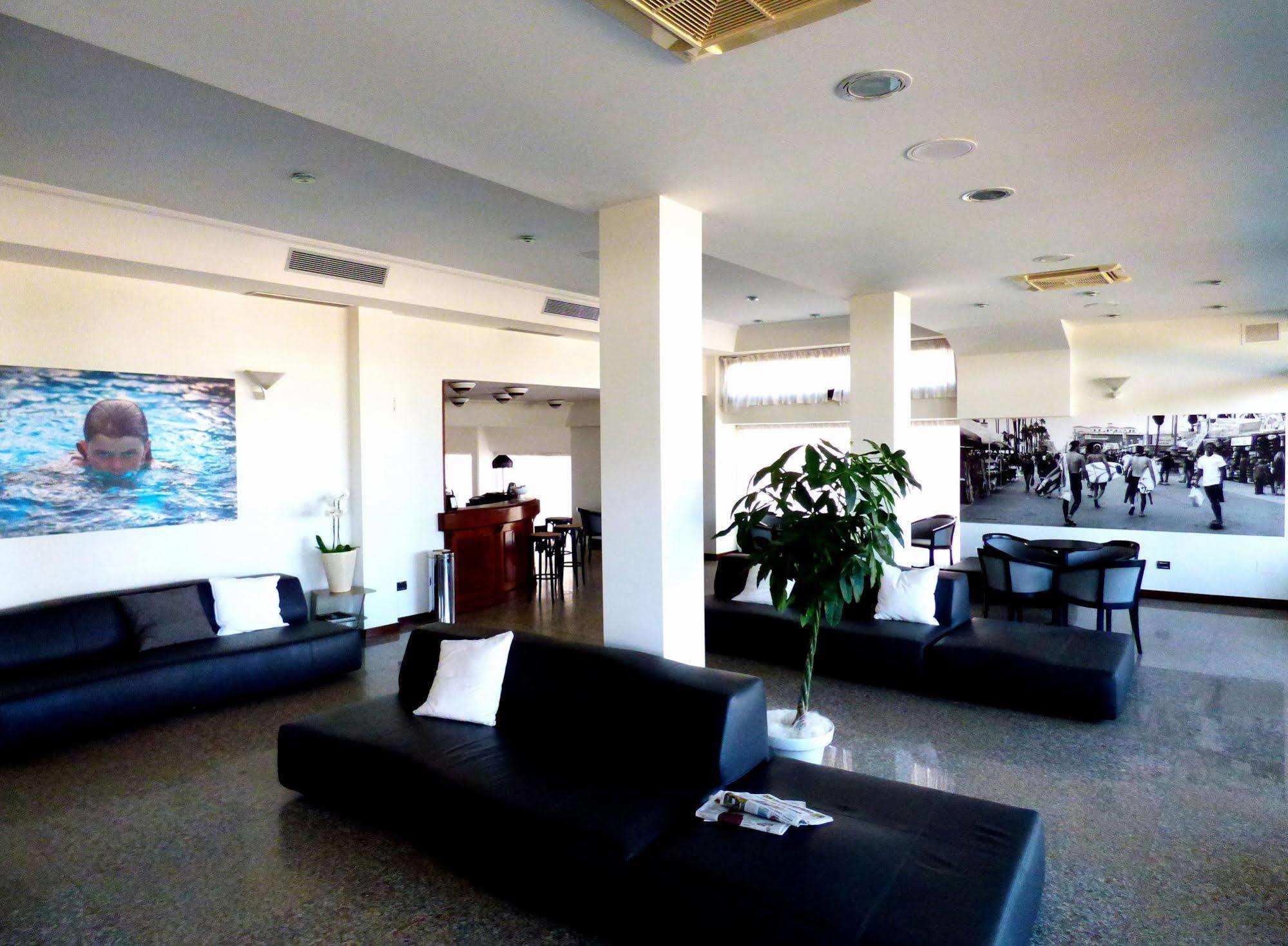 Hotel Cristallo Σενιγκάλια Εξωτερικό φωτογραφία